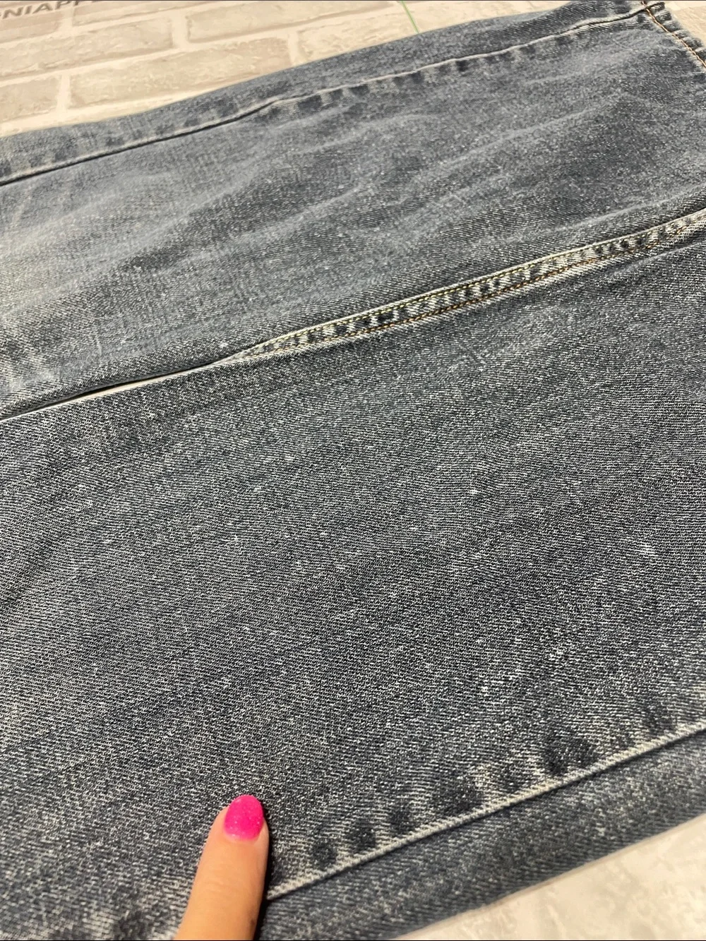 Levi's Men's Faded 514 Blue Slim Straight Jeans. W32 L32. Preowned spots.